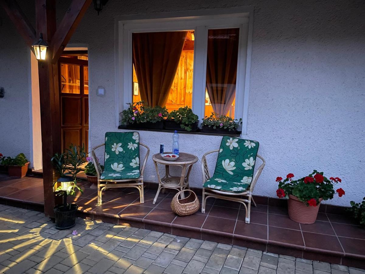 Cosy Apartment In Family Compound Turany Экстерьер фото